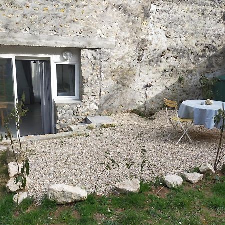 Logement entier dans village calme Guillerval Eksteriør billede