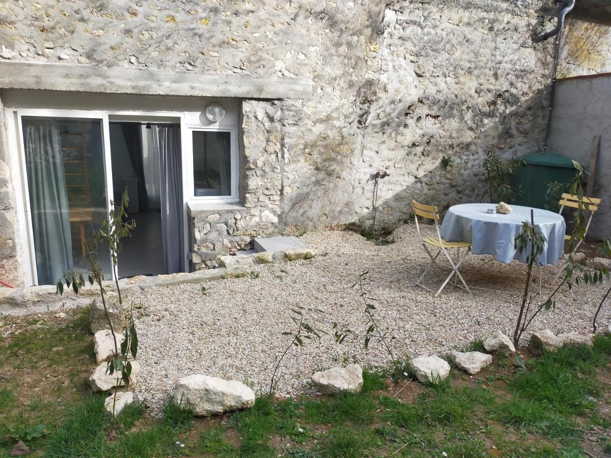 Logement entier dans village calme Guillerval Eksteriør billede